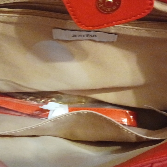 Red handbag with gold studs - Picture 3 of 6